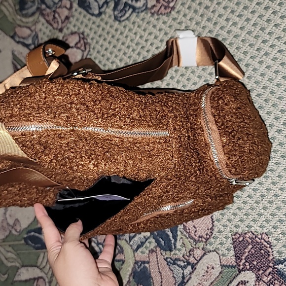 Madden Girl Sherpa Square Backpack Brown seat belt straps new zipper closure - Picture 7 of 9